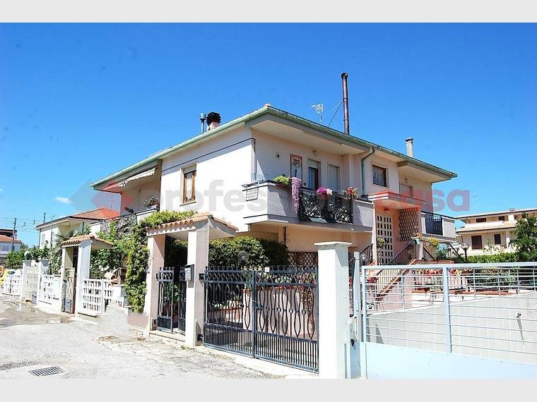 Appartamento in vendita a Pineto, Pineto, TE
