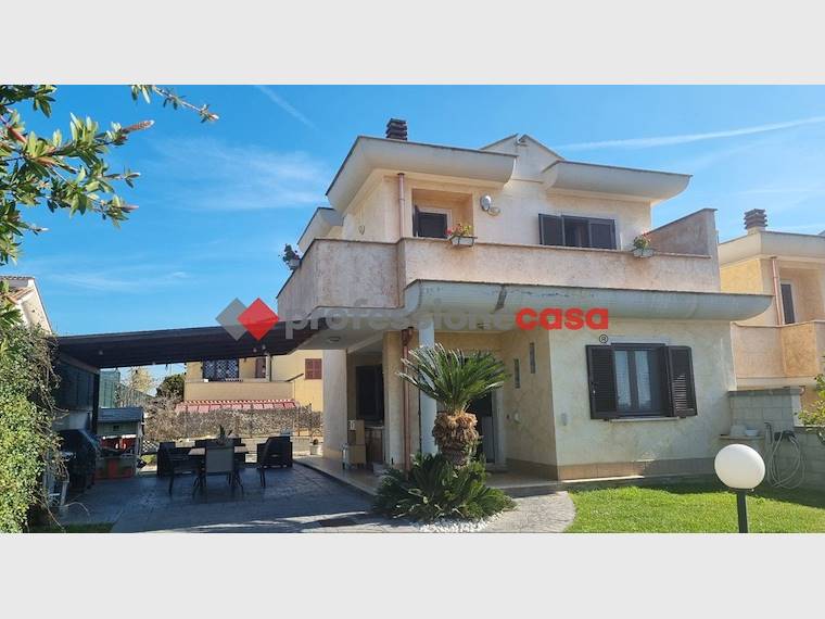 Villa trifamiliare in vendita a Pomezia, Via dei Gelsomini , 1 - Pomezia, RM