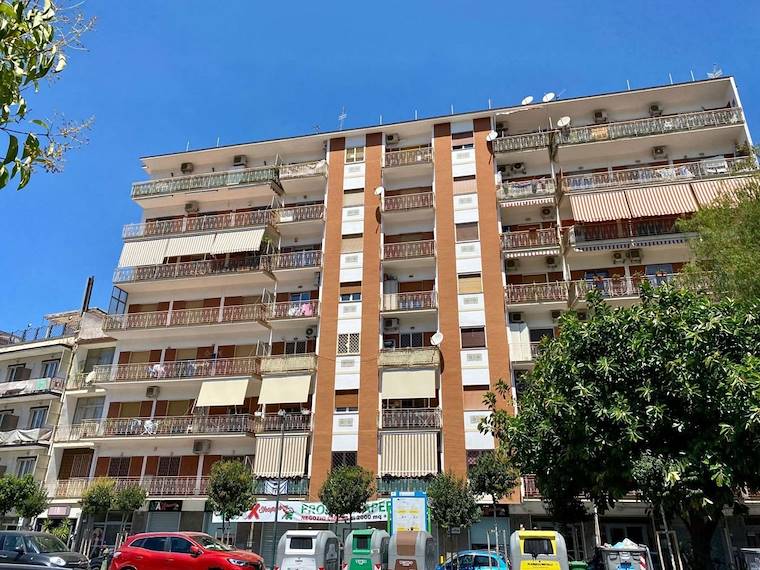 Appartamento in vendita a Napoli, Piazza Pilastri - Napoli, NA
