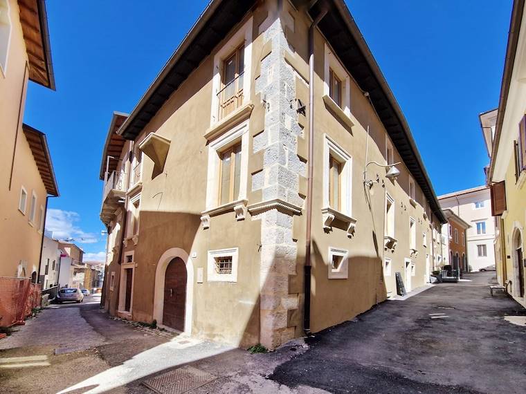 Appartamento in vendita a L'Aquila, via Burri, 5 - L'Aquila, AQ