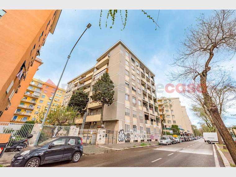 Appartamento in vendita a Roma, Viale Palmiro Togliatti, 75 - Roma, RM