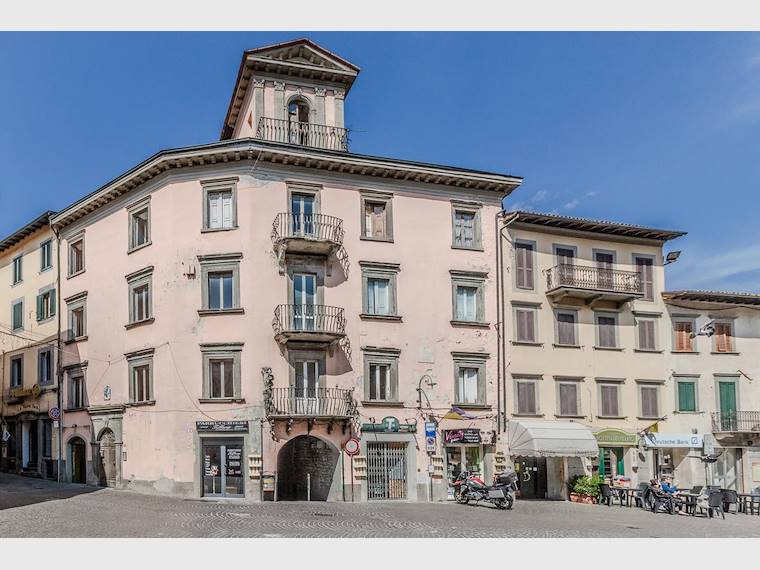 Palazzina in vendita a Castelnuovo di Garfagnana, piazza Umberto I, 1 - Castelnuovo di Garfagnana, LU