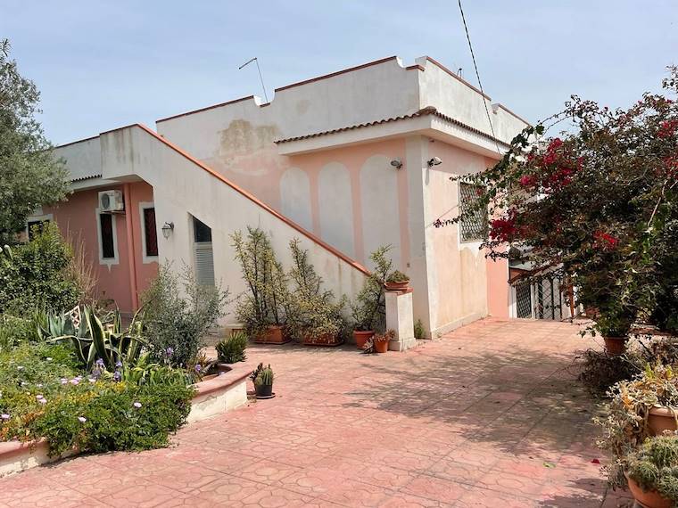 Villa in vendita a Pulsano, VIALE DEI MURATORI, 12 - Pulsano, TA