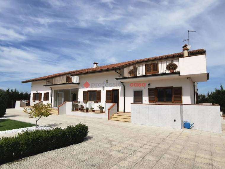 Villa in vendita a Foggia, CONTRADA PIETRAFITTA, KM0,700 - Foggia, FG